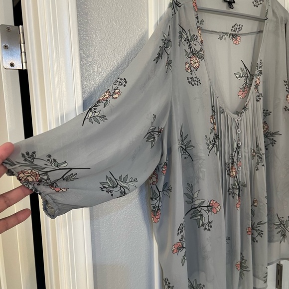 Torrid Size 3 sheer blouse. - Picture 6 of 6